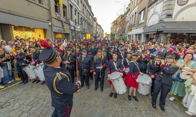 Une clôture du Doudou en musique avec la Fanfare de Moulbaix-Ligne et ses majorettes